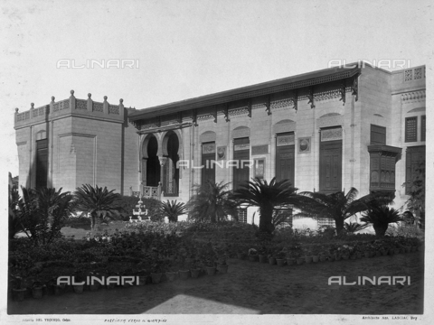 GCQ-A-003407-0004 - The faà§ade giving onto the garden of the Palace of Omar Sultan Pasha, built by the architect Antonio Lasciac, in the Bab el-Louk quarter in Cairo - Date of photography: 1910-1915 ca. - Alinari Archives, Florence