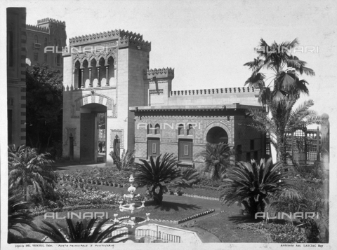 GCQ-A-003407-0006 - The main door and the porter's lodge of the Palace of Omar Sultan Pasha, built by the architect Antonio Lasciac, in the Bab el-Louk quarter in Cairo - Date of photography: 1910-1915 ca. - Alinari Archives, Florence