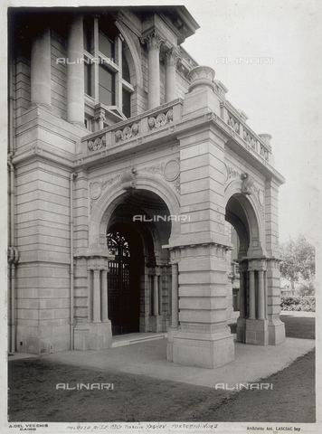 GCQ-A-003407-0044 - The nothern door of the Palace of Adly Pasha Yeghean, realized by the architect Antonio Lasciac, in Cairo - Date of photography: 1910-1915 ca. - Alinari Archives, Florence