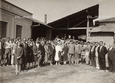 GCQ-A-008558-0005 - Activities of Italians Abroad. "Merchants and Industrialists of Belo Horizonte" in Brazil; employees of the Horizontina ceramic factory run by the Company of Savassi, Antonini and Associates - Date of photography: 1930-1935 - Alinari Archives, Florence