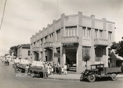 GCQ-A-008558-0010 - Activities of Italians Abroad. "Merchants and Industrialists of Belo Horizonte" in Brazil; residence and pasta factory of the Italian Domenico Costa - Date of photography: 1930-1935 - Alinari Archives, Florence