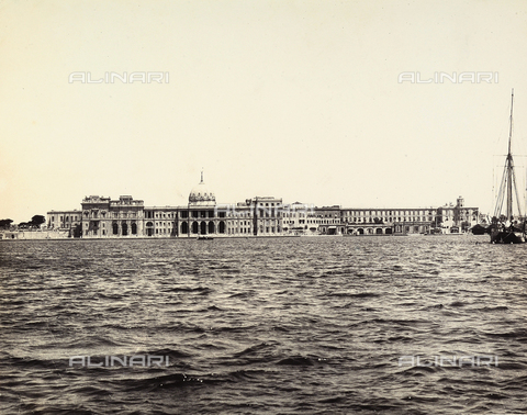 GCQ-F-000060-0000 - The Ras et-Tin Palace in Alexandria, Egypt, seen from the sea. Architectual structure constructed by Ernesto Verrucci - Date of photography: 1920-1925 ca. - Alinari Archives, Florence