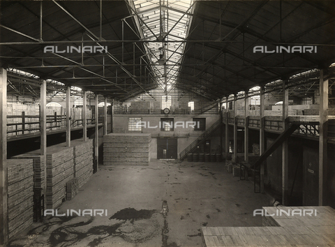 GCQ-F-006480-0000 - Francesco Cinzano & Company, Buenos Aires: large yard for loading and unloading merchandise - Date of photography: 1920 -1925 ca. - Alinari Archives, Florence
