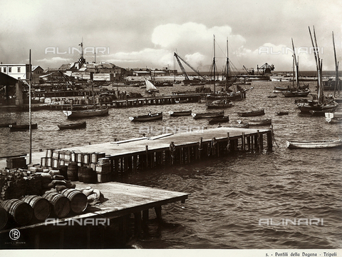 GLQ-F-002479-0000 - The Customs-house piers in Tripoli. The image dates back to the Italian conquest of Libya, just after the Italian - Turkish war of 1911-1912 - Date of photography: 1911-1912 - Alinari Archives, Florence