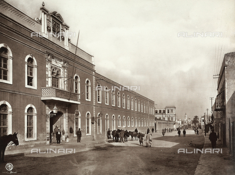 GLQ-F-002517-0000 - A street in Tripoli with a few of the Western style buildings; among these is the DIREZIONE D'ARTIGLIERIA (Artillery Director), as seen written over the door. The image dates back to the Italian conquest of Libya, just after the Italian - Turkish war of 1911-1912 - Date of photography: 1911-1912 - Alinari Archives, Florence