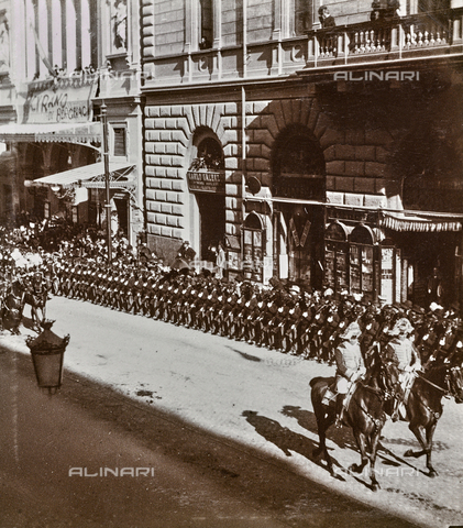 GLQ-F-122358-0000 - The military parade in front of the Hotel Suisse at the moment when King Umberto I and Queen Margherita di Savoia go to Montecitorio at the inauguration of the Parliamentary Session, Rome - Date of photography: 16/11/1898 - Alinari Archives, Florence