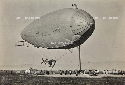 GPD-F-000013-0000 - The exploratory dirigible being refueled with helium - Date of photography: 1940 ca. - Alinari Archives, Florence