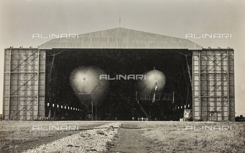 GPD-F-000014-0000 - Two dirigibles inside a hangar - Date of photography: 1940 ca. - Alinari Archives, Florence
