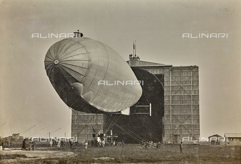GPD-F-000015-0000 - A dirigible being carried out of the hangar - Date of photography: 1940 ca. - Alinari Archives, Florence