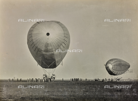 GPD-F-000016-0000 - Two dirigibles held to the ground with ropes - Date of photography: 1940 ca. - Alinari Archives, Florence