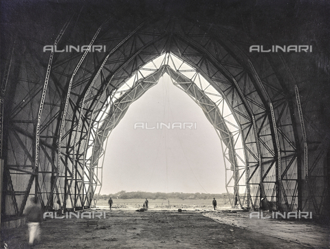 GPD-F-000055-0000 - Interior of a hangar fixed to hold only one dirigible in Rivadavia, in Chile - Date of photography: 1940 ca. - Alinari Archives, Florence