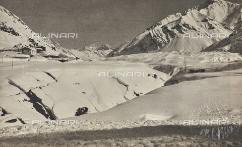 GPD-F-000342-0000 - Panorama innevato delle Ande; la foto appartiene a una cartellina dal titolo "1919 Traversata delle Ande" - Data dello scatto: 1919 - Archivi Alinari, Firenze