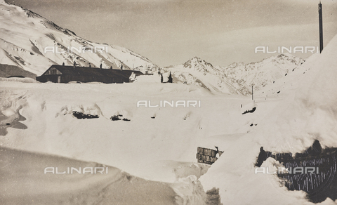 GPD-F-000346-0000 - Panorama innevato delle Ande; la foto appartiene a una cartellina dal titolo "1919 Traversata delle Ande" - Data dello scatto: 1919 - Archivi Alinari, Firenze
