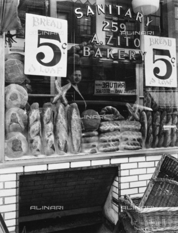 GRC-F-093770-0000 - Immigrati italiani: panificio A. Zito a Bleecker Street, New York - Data dello scatto: 1937 - Granger, NYC /Archivi Alinari
