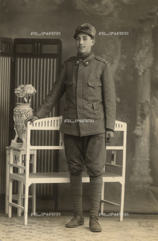 GRQ-F-003124-0000 - Young volunteer soldier in the Italian army in the war against Austria - Date of photography: 01/06/1915 - Alinari Archives, Florence