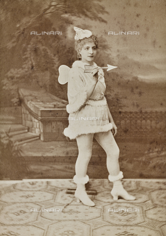 GRQ-F-003483-0000 - "Second-Actors": Portrait of an actress in stage costumes - Date of photography: 1880-1890 - Alinari Archives, Florence