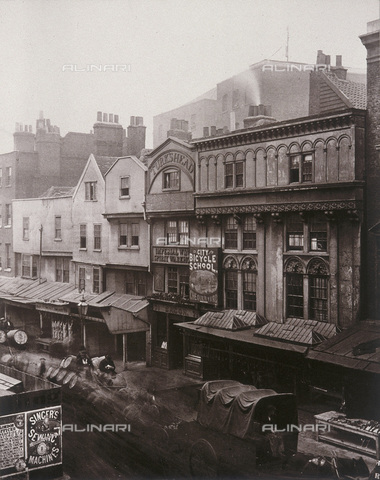 HIP-S-000123-9563 - View of houses and shops in Aldersgate Street, London Metropolitan Archives, London - Date of photography: 1879 - London Metropolitan Archives (City of London) / Heritage Images /Alinari Archives, Florence