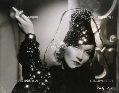 IMA-F-466117-0000 - Marlene Dietrich, 1935 ca. - Data dello scatto: 1935 ca. - Austrian Archives / brandstaetter images /Archivi Alinari