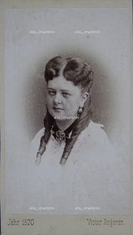 IMA-F-644108-0000 - Lady with twisted braids - Date of photography: 1868 - Victor Angerer / Austrian Archives / brandstaetter images /Alinari Archives