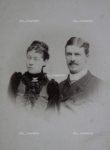 IMA-F-646485-0000 - Couple, he with center parting and mustache - Date of photography: 1900 - H. Eckert / Austrian Archives / brandstaetter images /Alinari Archives