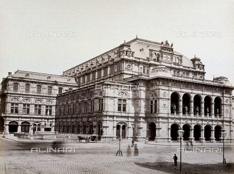 MFC-A-004636-0007 - The Opernhaus in Vienna and the square in front - Date of photography: 1875-1880 ca. - Alinari Archives, Florence