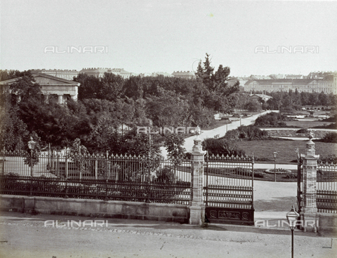 MFC-A-004636-0010 - The Volksgarten in Vienna. In the foreground the entrance gate - Date of photography: 1875-1880 ca. - Alinari Archives, Florence