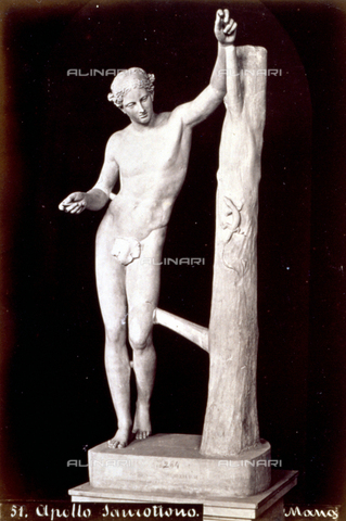 MFC-A-004674-0047 - Statue of the Apollo Sauroctonos, roman copy of a bronze original by Praxitiles, in the Vatican Museums - Date of photography: 1870-1880 ca. - Alinari Archives, Florence