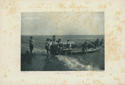 MFC-F-000272-0000 - Group of fishermen resting seated on a boat, on the seashore. They are dressed in work clothes - Date of photography: 1889-1912 ca. - Alinari Archives, Florence