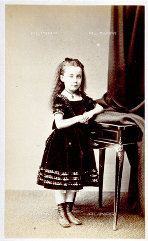 MFC-F-000362-0000 - Portrait of small girl in elegant clothes - Date of photography: 1860-1870 - Alinari Archives, Florence