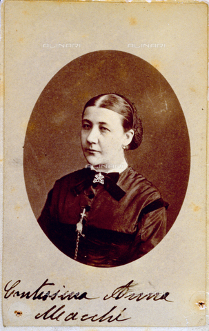 MFC-F-000393-0000 - Half-Length portrait of the young Countess Anna Macchi. The woman is wearing a brooch with papal effigy - Date of photography: 1869-1871 - Alinari Archives, Florence