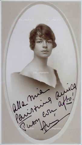 MFC-F-001005-0000 - Female portrait - Date of photography: 1920-1930 ca. - Alinari Archives, Florence