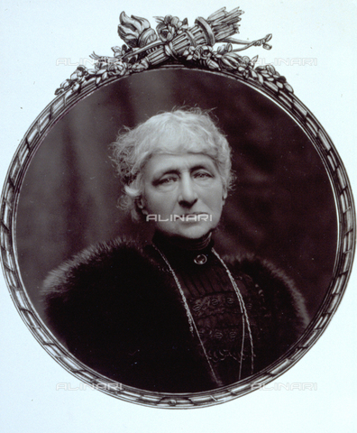 MFC-F-001039-0000 - Portrait of an elderly lady with a fur - Date of photography: 1900-1910 ca. - Alinari Archives, Florence