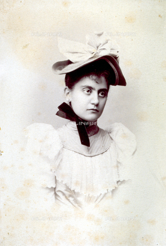MFC-F-001053-0000 - Half-length portrait of a young woman with small hat adorned with bows - Date of photography: 1880-1900 ca. - Alinari Archives, Florence
