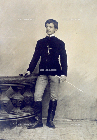 MFC-F-001132-0000 - Full-length portrait of a young person in a riding outfit, carrying a whip and gloves - Date of photography: 1890-1900 - Alinari Archives, Florence
