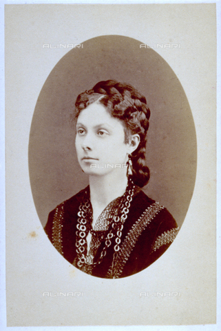 MFC-F-001901-0000 - Half-length portrait of a young lady with an elaborate hairdo - Date of photography: 1865-1871 ca. - Alinari Archives, Florence