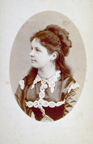 MFC-F-001906-0000 - Half-length portrait of a young woman, her bodice decorated with white lace and with her long hair gathered at her nape - Date of photography: 1862-1868 ca. - Alinari Archives, Florence