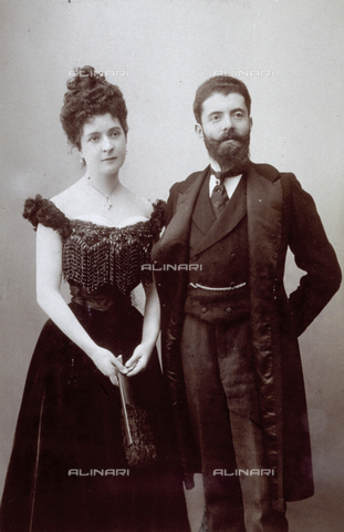 MFC-F-002064-0000 - Full-length portrait of a young couple in evening clothes - Date of photography: 1895-1900 ca. - Alinari Archives, Florence