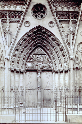 MFC-F-002218-0000 - The Red Portal of the Cathedral of Notre Dame in Paris - Date of photography: 1870-1880 ca. - Alinari Archives, Florence