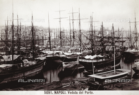 MFC-F-003255-0000 - The mercantile port of Naples with various vessels at anchor - Date of photography: 1870-1880 ca. - Alinari Archives, Florence