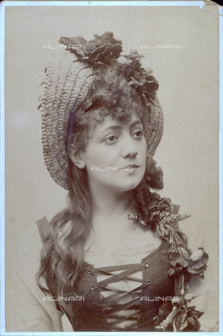 MFC-S-001057-0001 - Half-length portrait of a young woman with small hat adorned with poppies and some ears of wheat - Date of photography: 1880- ca. - Alinari Archives, Florence
