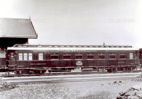 MFC-S-001066-0015 - Restaurant car of the international 'Wagons Lits' company - Date of photography: 1890-1900 ca. - Alinari Archives, Florence