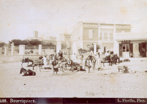 MFC-S-001133-0002 - Group of donkeys resting next to their owners in the streets of Cairo - Date of photography: 1880-1890 - Alinari Archives, Florence