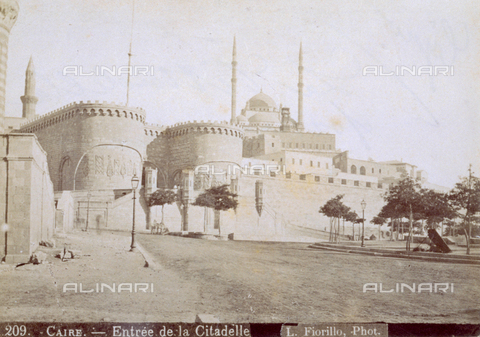 MFC-S-001133-0004 - Exterior of the entrance to the Citadel in the city of Cairo - Date of photography: 1880-1890 - Alinari Archives, Florence