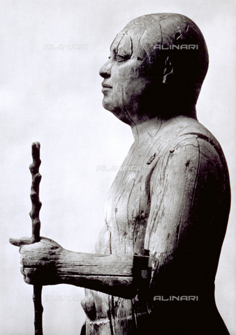 MFC-S-001350-0009 - Egyptian sculpture in wood, dating to the 5th dynasty, in the Museum of Cairo, in Egypt - Date of photography: 1958 - Alinari Archives, Florence
