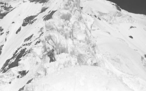 MFV-S-CAI021-0218 - CAI Rome expedition on Mount Saraghrar in the Hindu-Kush range: steep slopes below the Ice Tower - Date of photography: 18/06/1959-25/09/1959 - Photo by Fosco Maraini/Gabinetto Vieusseux Property©Alinari Archives