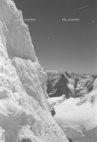 MFV-S-CAI021-0220 - CAI Rome expedition on Mount Saraghrar in the Hindu-Kush range: steep slopes below the Ice Tower - Date of photography: 18/06/1959-25/09/1959 - Photo by Fosco Maraini/Gabinetto Vieusseux Property©Alinari Archives