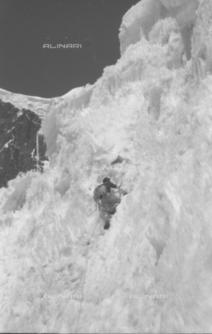 MFV-S-CAI021-0223 - CAI Rome expedition on Mount Saraghrar in the Hindu-Kush range: steep slopes below the Ice Tower - Date of photography: 18/06/1959-25/09/1959 - Photo by Fosco Maraini/Gabinetto Vieusseux Property©Alinari Archives