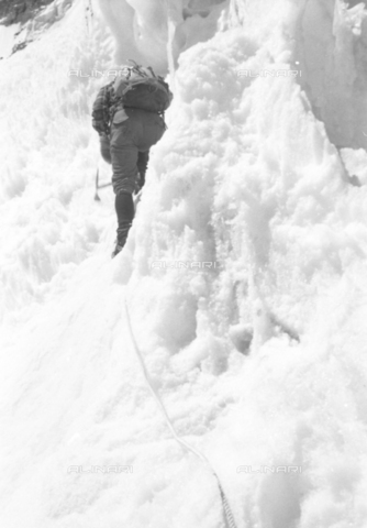 MFV-S-CAI021-0227 - CAI Rome expedition on Mount Saraghrar in the Hindu-Kush range: one of the participants of the expedition under the Ice Tower - Date of photography: 18/06/1959-25/09/1959 - Photo by Fosco Maraini/Gabinetto Vieusseux Property©Alinari Archives