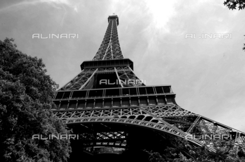MGA-F-000225-0000 - The Eiffel Tower, Paris - Maurizio Gabbana Archive/ Alinari Archives
