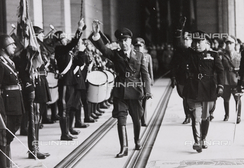 MRC-A-000002-0021 - Arrival of the delegation of Croatian Ante Pavelic and Benito Mussolini salute the police deployed - Date of photography: 18/05/1941 - Alinari Archives, Florence